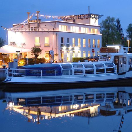 Ueckermünde Hafenhotel Pommernyacht מראה חיצוני תמונה