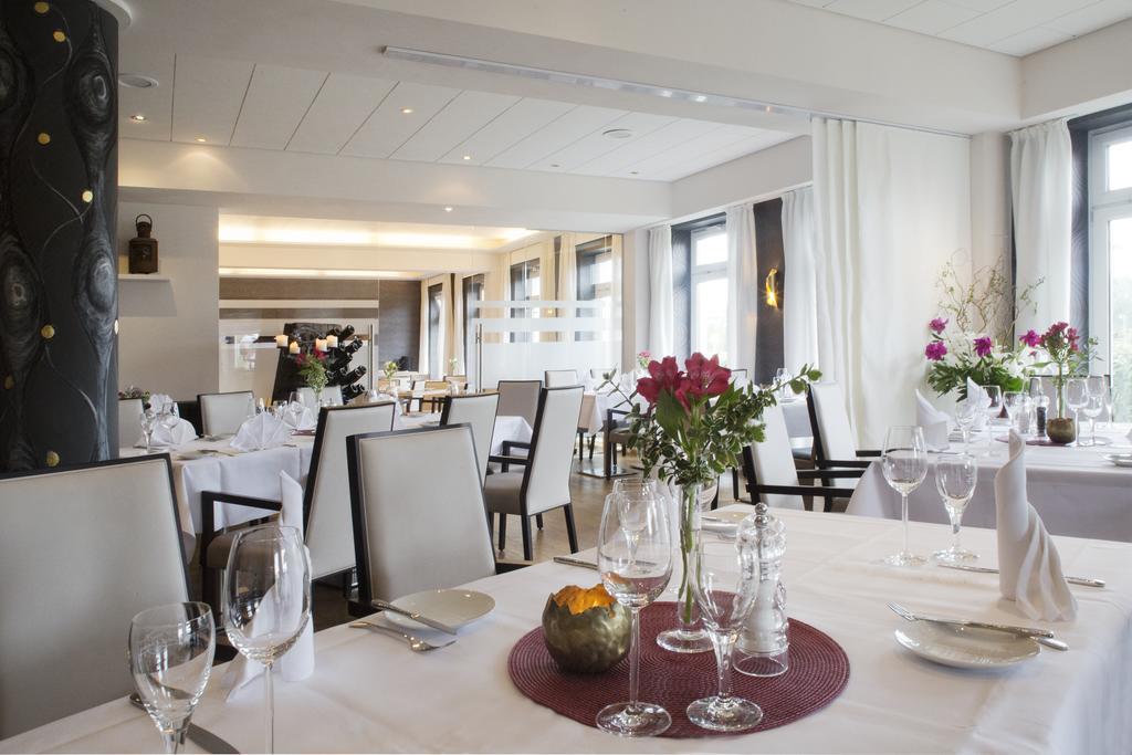 Ueckermünde Hafenhotel Pommernyacht מראה חיצוני תמונה