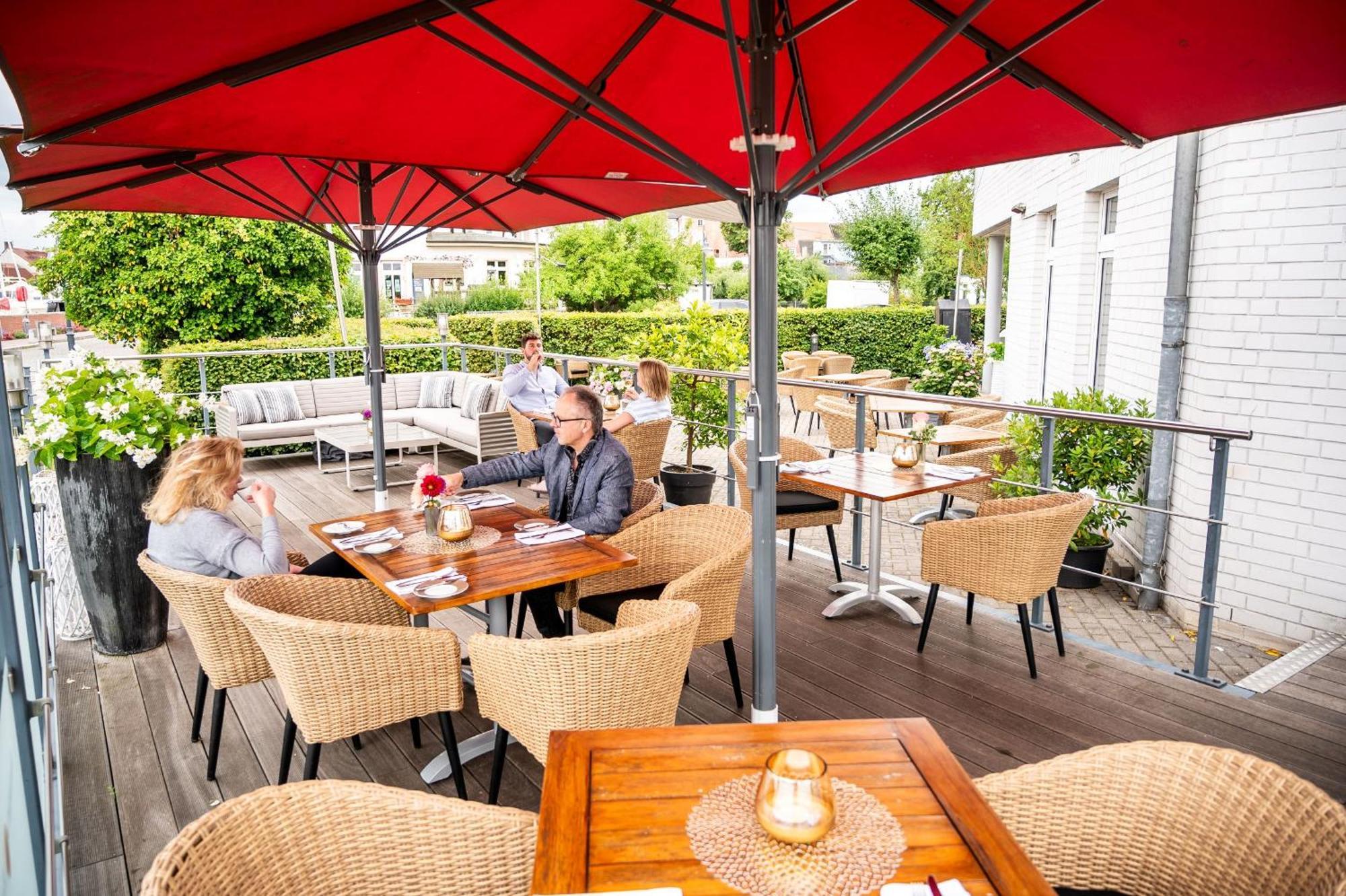 Ueckermünde Hafenhotel Pommernyacht מראה חיצוני תמונה