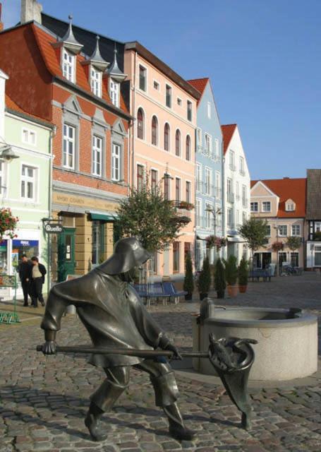 Ueckermünde Hafenhotel Pommernyacht מראה חיצוני תמונה