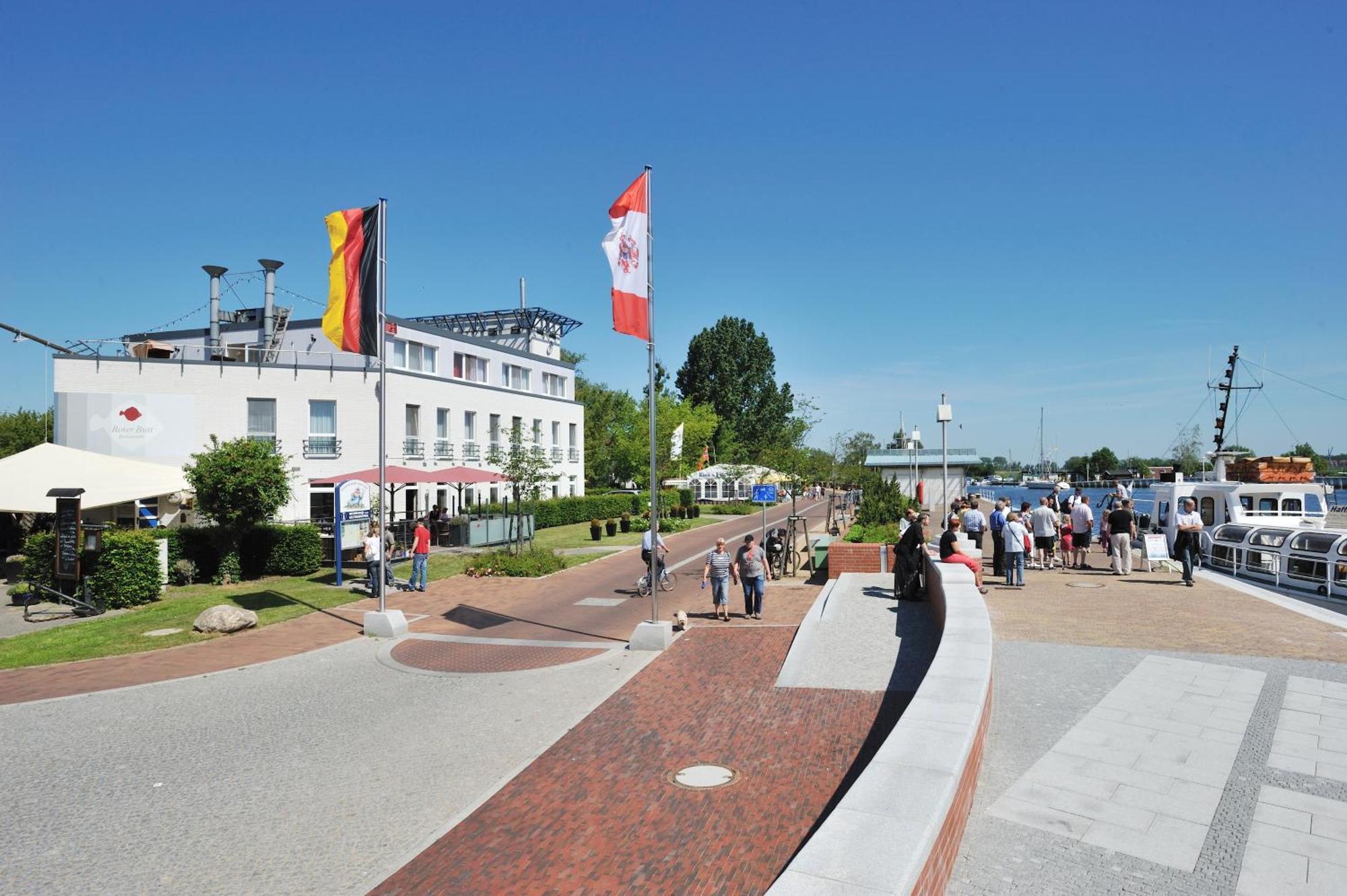 Ueckermünde Hafenhotel Pommernyacht מראה חיצוני תמונה