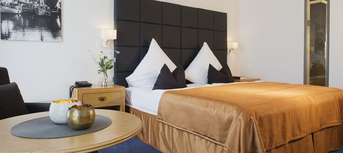 Ueckermünde Hafenhotel Pommernyacht מראה חיצוני תמונה